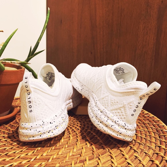 apl women's techloom phantom shoe